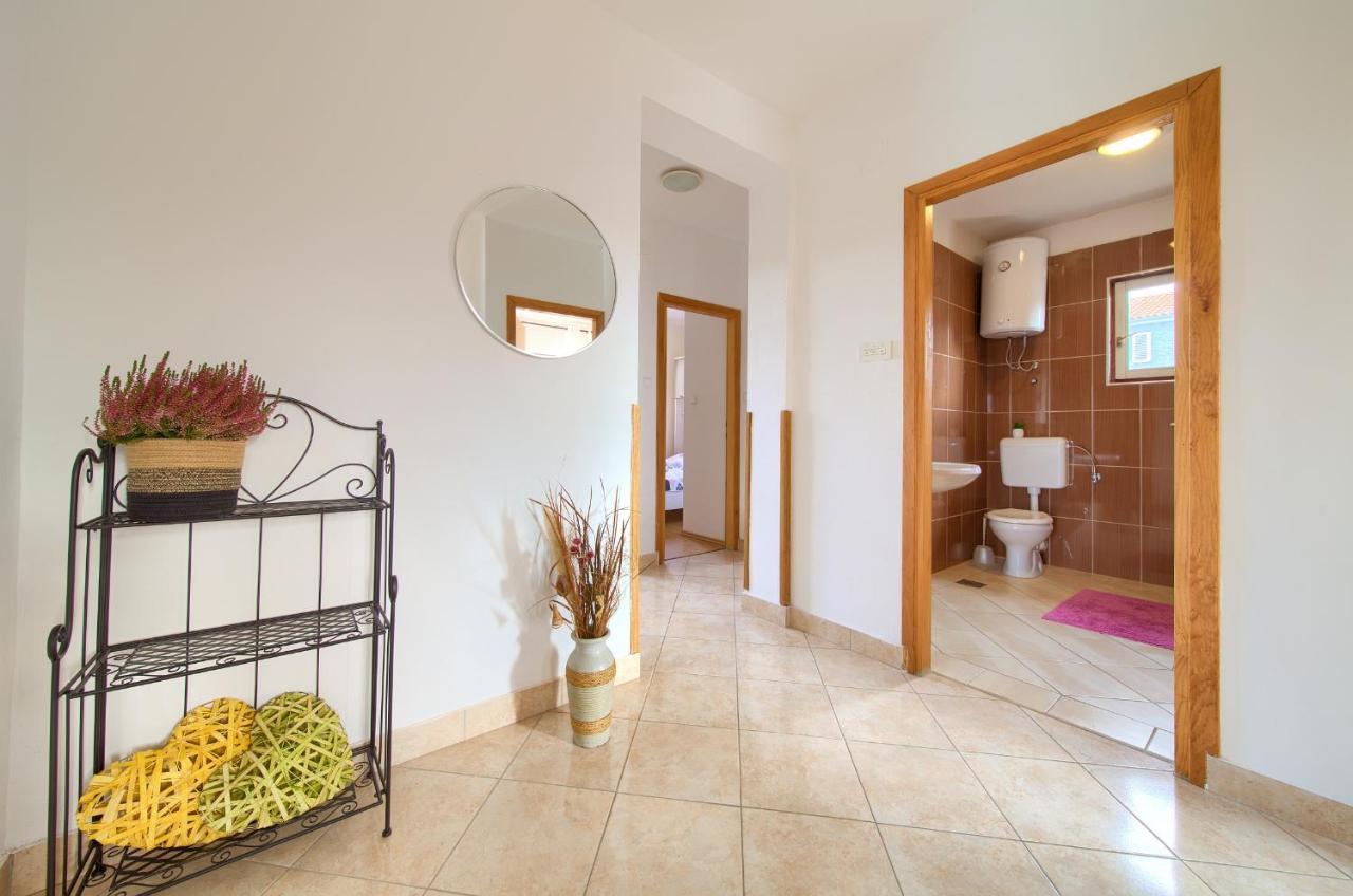 Rasopasno Apartment With Terrace And Private Parking Zewnętrze zdjęcie