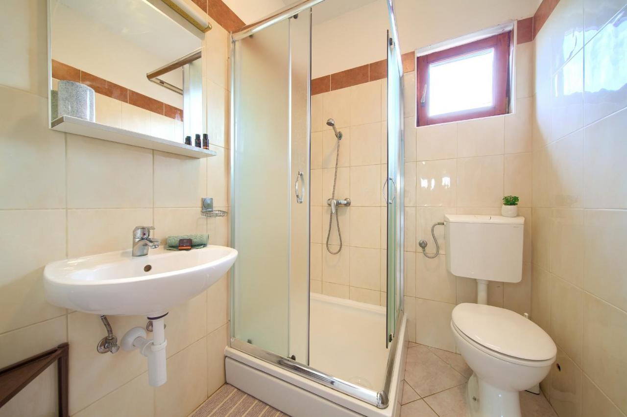 Rasopasno Apartment With Terrace And Private Parking Zewnętrze zdjęcie